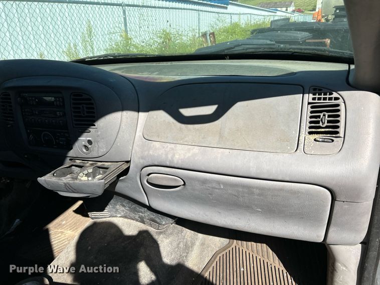 image for item NQ9816 1998 Ford F150 XL  SuperCab pickup truck