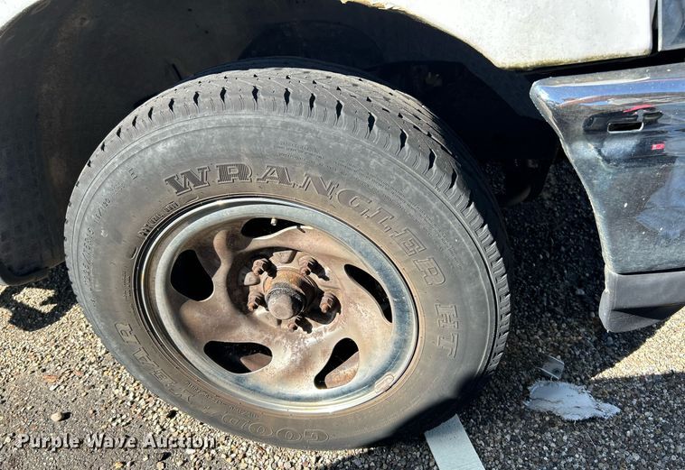 image for item NQ9816 1998 Ford F150 XL  SuperCab pickup truck