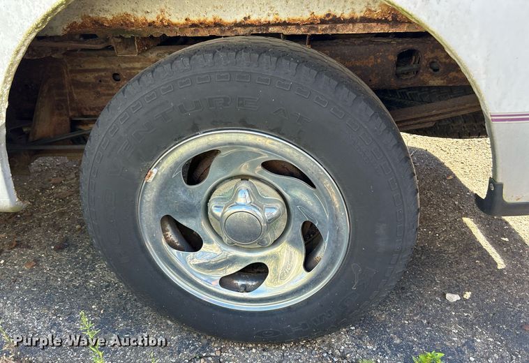 image for item NQ9816 1998 Ford F150 XL  SuperCab pickup truck