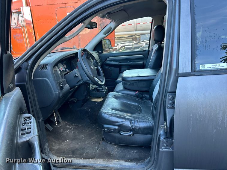 image for item NQ9818 2004 Dodge Ram 1500  Quad Cab pickup truck