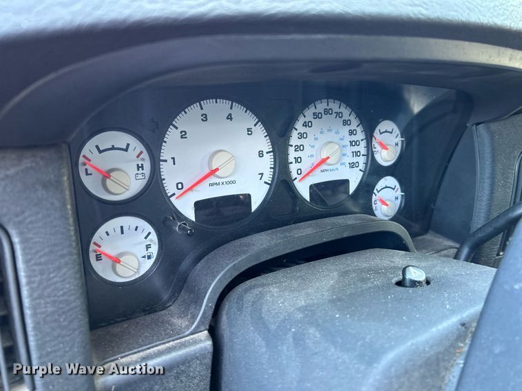 image for item NQ9818 2004 Dodge Ram 1500  Quad Cab pickup truck