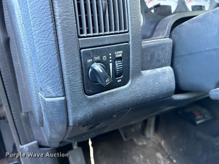 image for item NQ9818 2004 Dodge Ram 1500  Quad Cab pickup truck