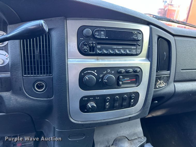 image for item NQ9818 2004 Dodge Ram 1500  Quad Cab pickup truck