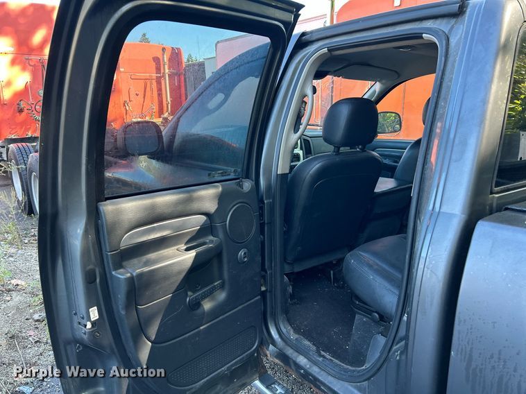 image for item NQ9818 2004 Dodge Ram 1500  Quad Cab pickup truck