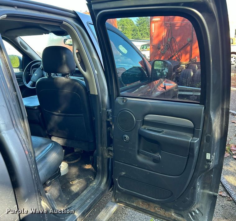 image for item NQ9818 2004 Dodge Ram 1500  Quad Cab pickup truck