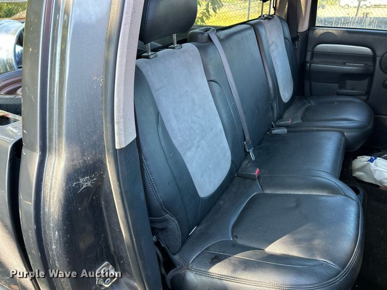 image for item NQ9818 2004 Dodge Ram 1500  Quad Cab pickup truck