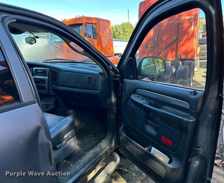 image for item NQ9818 2004 Dodge Ram 1500  Quad Cab pickup truck