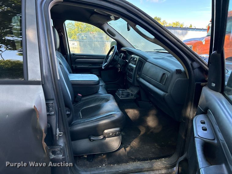 image for item NQ9818 2004 Dodge Ram 1500  Quad Cab pickup truck