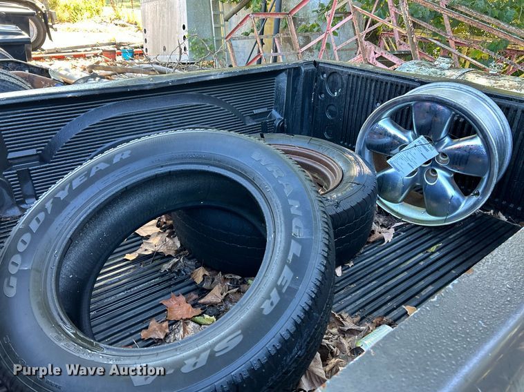 image for item NQ9818 2004 Dodge Ram 1500  Quad Cab pickup truck