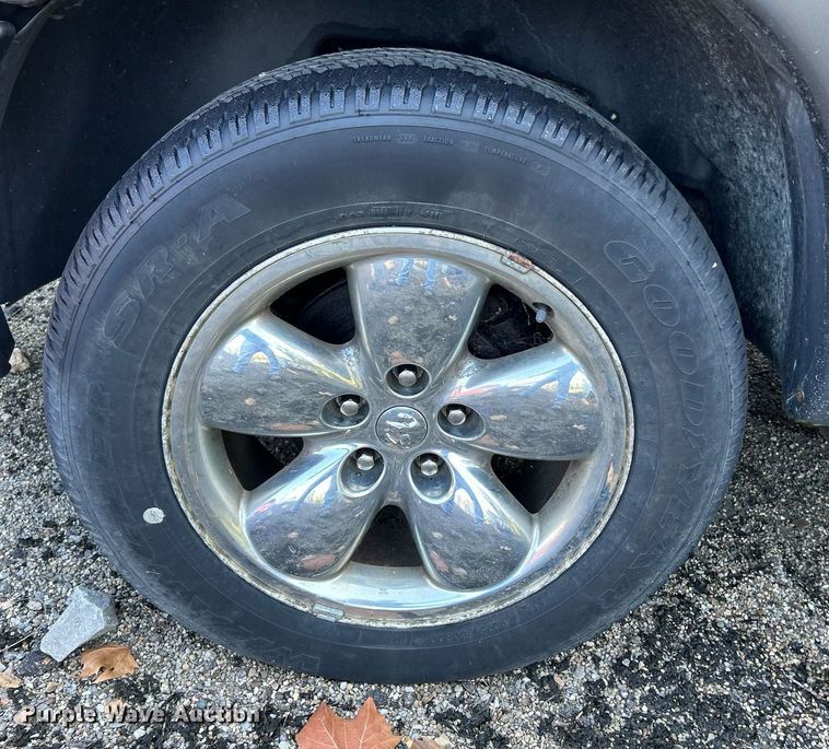 image for item NQ9818 2004 Dodge Ram 1500  Quad Cab pickup truck