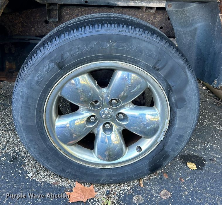 image for item NQ9818 2004 Dodge Ram 1500  Quad Cab pickup truck