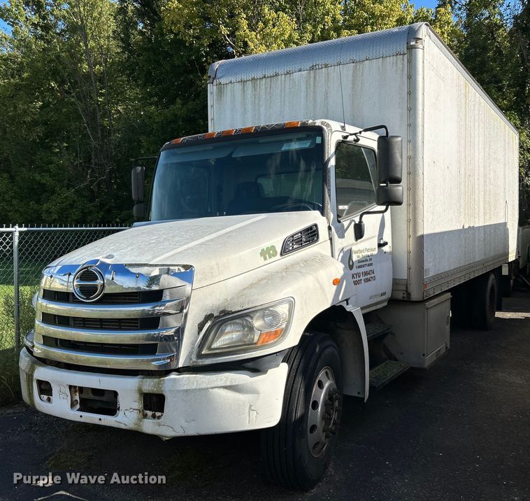 image for item NQ9831 2012 Hino 268  box truck