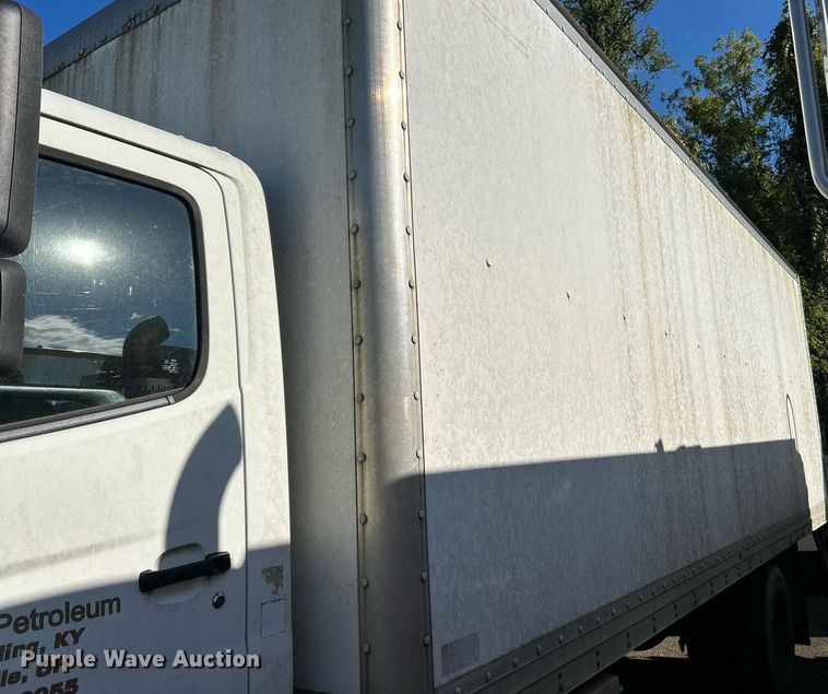 image for item NQ9831 2012 Hino 268  box truck