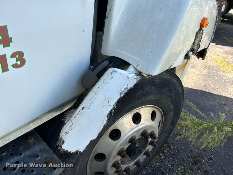 image for item NQ9831 2012 Hino 268  box truck