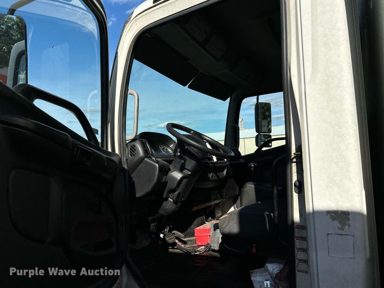 image for item NQ9831 2012 Hino 268  box truck