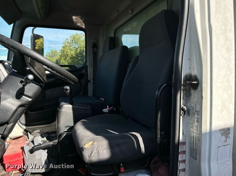 image for item NQ9831 2012 Hino 268  box truck