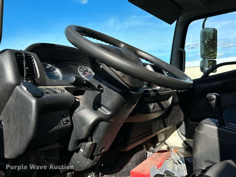 image for item NQ9831 2012 Hino 268  box truck