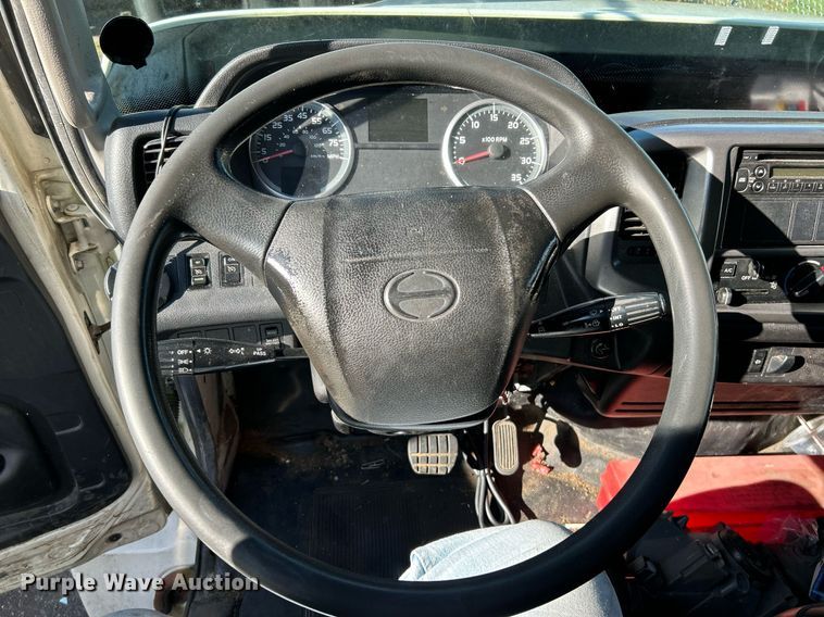 image for item NQ9831 2012 Hino 268  box truck