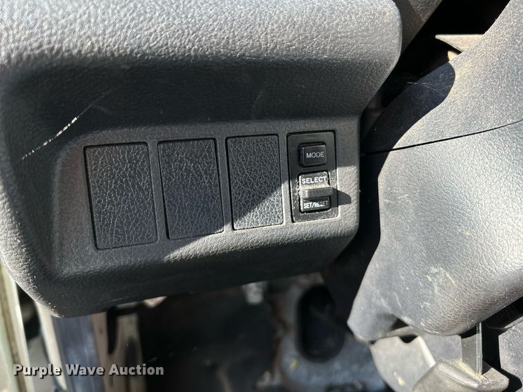 image for item NQ9831 2012 Hino 268  box truck