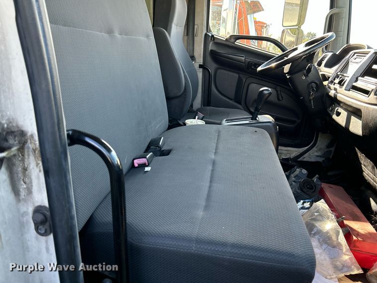 image for item NQ9831 2012 Hino 268  box truck