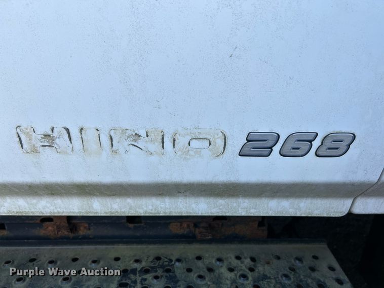image for item NQ9831 2012 Hino 268  box truck