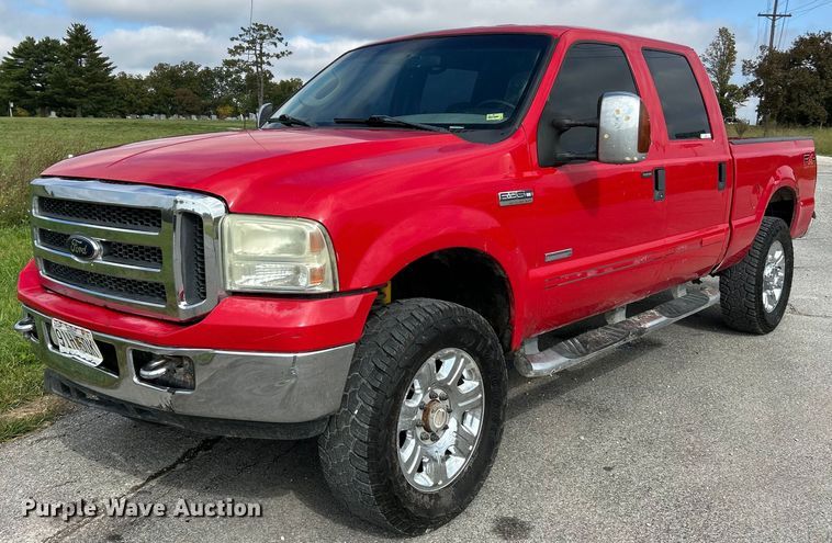 image for item NQ9861 2006 Ford F350 Super Duty XLT  Crew Cab pickup truck