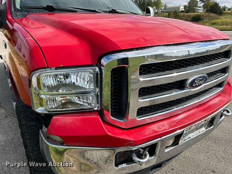 image for item NQ9861 2006 Ford F350 Super Duty XLT  Crew Cab pickup truck