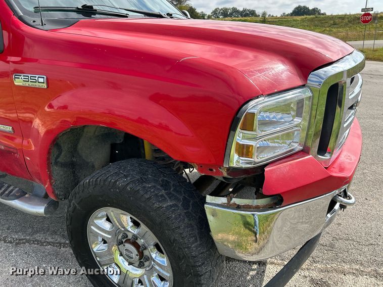 image for item NQ9861 2006 Ford F350 Super Duty XLT  Crew Cab pickup truck