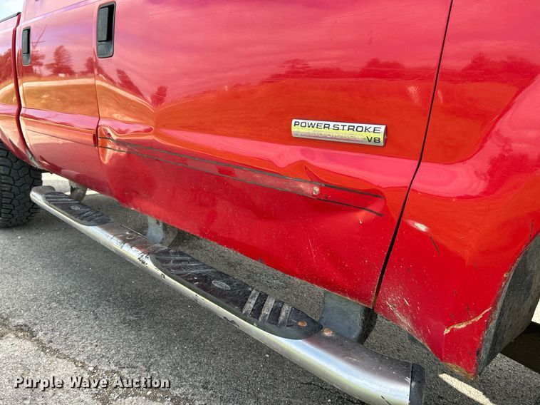 image for item NQ9861 2006 Ford F350 Super Duty XLT  Crew Cab pickup truck