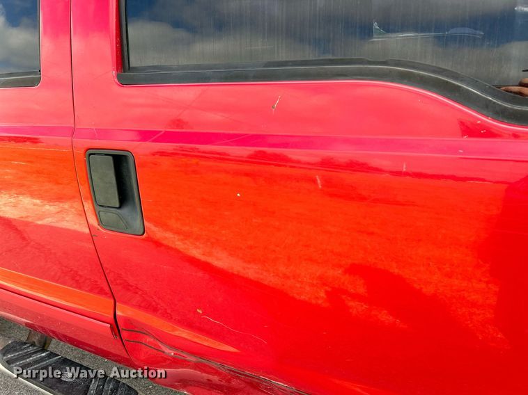 image for item NQ9861 2006 Ford F350 Super Duty XLT  Crew Cab pickup truck