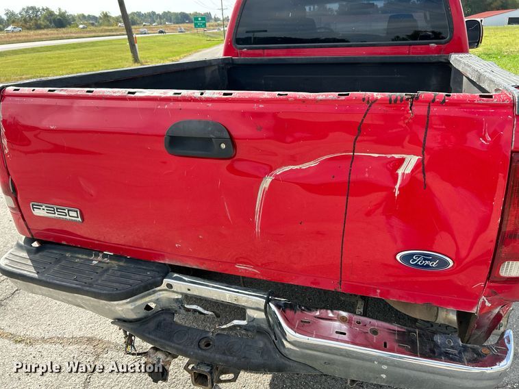 image for item NQ9861 2006 Ford F350 Super Duty XLT  Crew Cab pickup truck