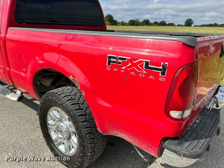 image for item NQ9861 2006 Ford F350 Super Duty XLT  Crew Cab pickup truck
