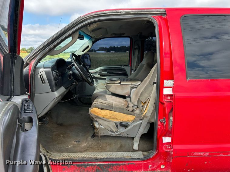 image for item NQ9861 2006 Ford F350 Super Duty XLT  Crew Cab pickup truck