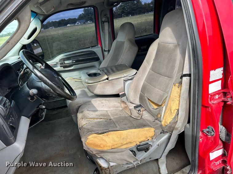 image for item NQ9861 2006 Ford F350 Super Duty XLT  Crew Cab pickup truck