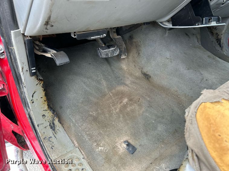 image for item NQ9861 2006 Ford F350 Super Duty XLT  Crew Cab pickup truck