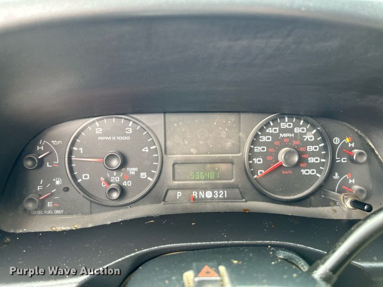 image for item NQ9861 2006 Ford F350 Super Duty XLT  Crew Cab pickup truck