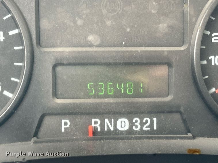 image for item NQ9861 2006 Ford F350 Super Duty XLT  Crew Cab pickup truck