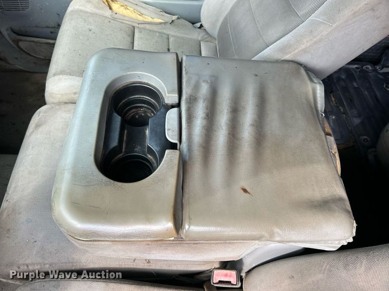 image for item NQ9861 2006 Ford F350 Super Duty XLT  Crew Cab pickup truck