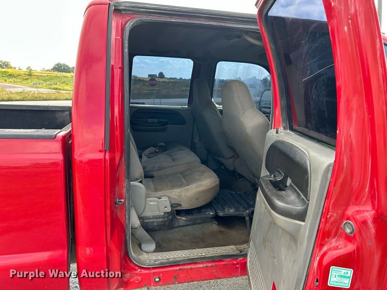 image for item NQ9861 2006 Ford F350 Super Duty XLT  Crew Cab pickup truck