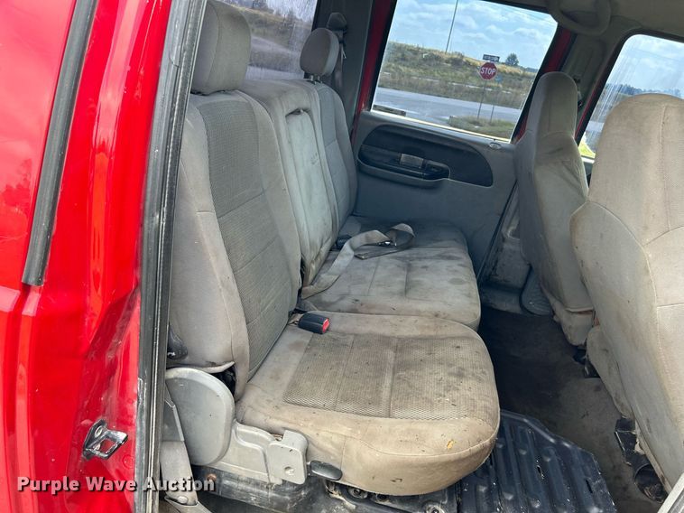 image for item NQ9861 2006 Ford F350 Super Duty XLT  Crew Cab pickup truck