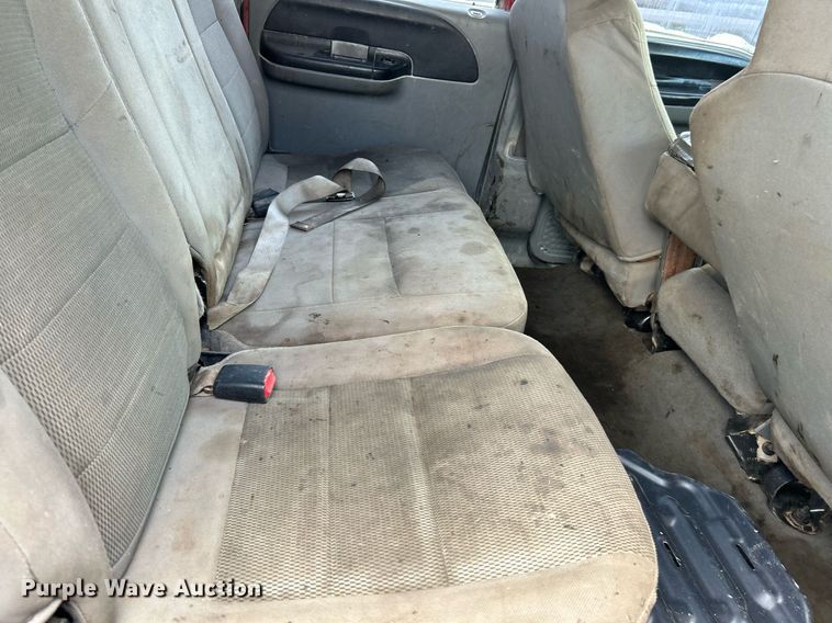 image for item NQ9861 2006 Ford F350 Super Duty XLT  Crew Cab pickup truck