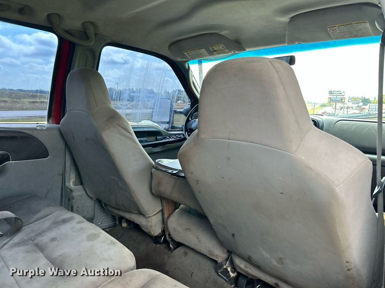 image for item NQ9861 2006 Ford F350 Super Duty XLT  Crew Cab pickup truck