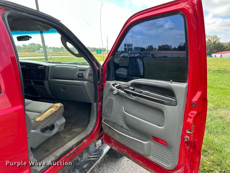 image for item NQ9861 2006 Ford F350 Super Duty XLT  Crew Cab pickup truck