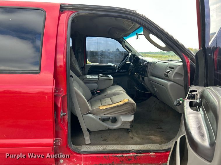 image for item NQ9861 2006 Ford F350 Super Duty XLT  Crew Cab pickup truck