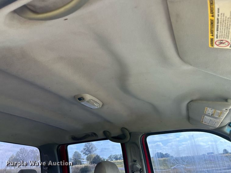 image for item NQ9861 2006 Ford F350 Super Duty XLT  Crew Cab pickup truck