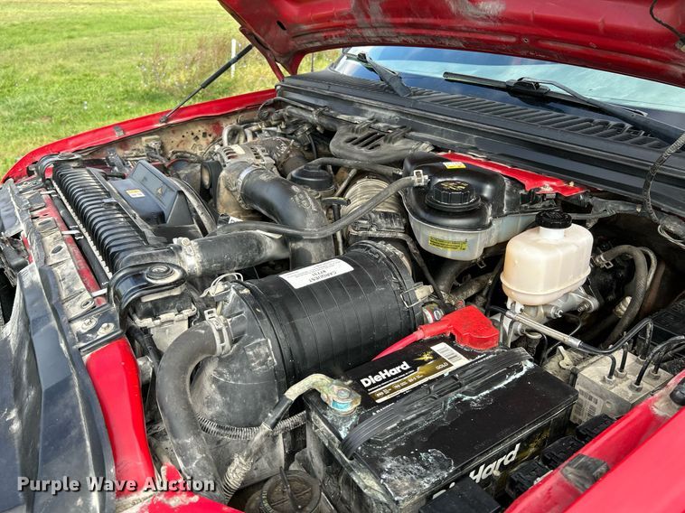 image for item NQ9861 2006 Ford F350 Super Duty XLT  Crew Cab pickup truck