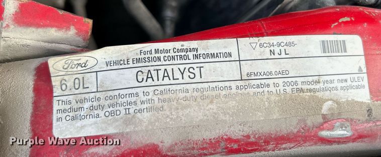 image for item NQ9861 2006 Ford F350 Super Duty XLT  Crew Cab pickup truck