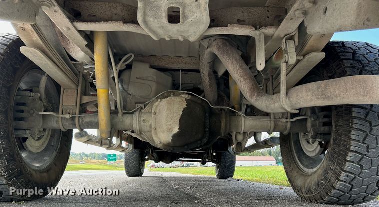 image for item NQ9861 2006 Ford F350 Super Duty XLT  Crew Cab pickup truck