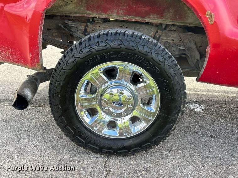 image for item NQ9861 2006 Ford F350 Super Duty XLT  Crew Cab pickup truck