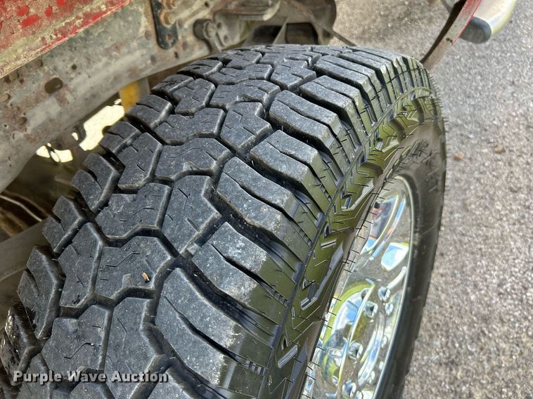 image for item NQ9861 2006 Ford F350 Super Duty XLT  Crew Cab pickup truck